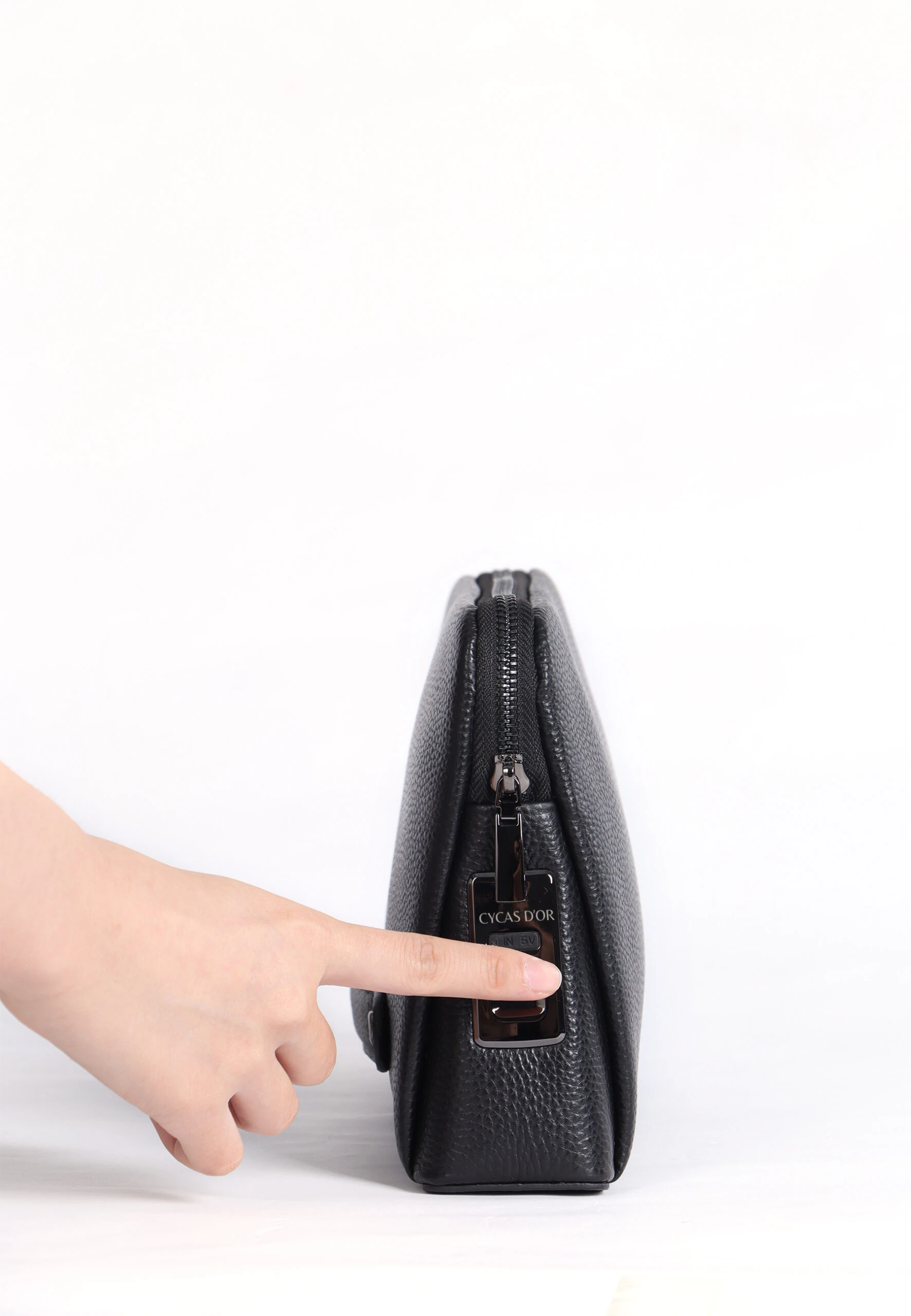 Sac à main en cuir à empreinte digitale DRACO noir - Gallery Image